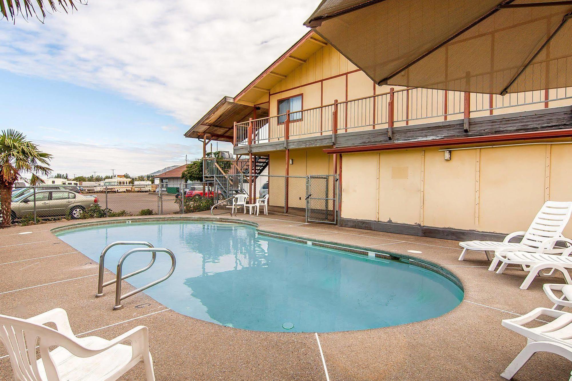 Econo Lodge 阿什兰 外观 照片